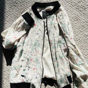 Sanctuary White Floral Rayon Spring BomberJacket, Size XS- Like New!